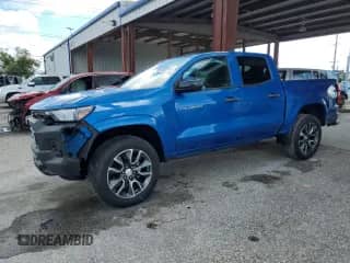 2023 Chevrolet Colorado 2WD Work Truck z VIN 1GCPSBEK0P1136356, wystawiony jako Copart lot #80008915 z przebiegiem 25 903 mil mil oraz Nie do naprawy • Non repairable. Historia ofert i sprzedaży dostępna na DreamBid. Obrazek 1.