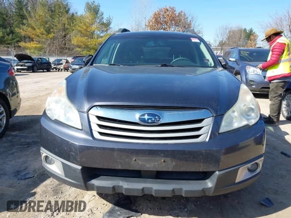 ✅ 2011 Subaru Outback Premium • VIN: 4S4BRCGC6B1444170 • Lot: 41769910. Listed on IAAI with 200,672 mi. Free auction sales archive from the USA and detailed vehicle history report at DreamBid. Image 6.