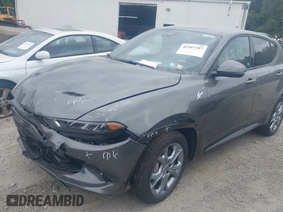 ✅ 2024 Dodge Hornet R/T • VIN: ZACPDFCW4R3A31661 • Lot: 42907587. Listed on IAAI with 33,101 mi. Free auction sales archive from the USA and detailed vehicle history report at DreamBid. Image 19.