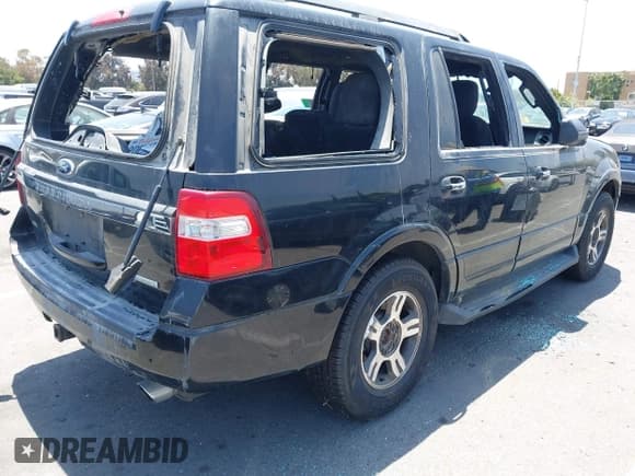 ✅ 2016 Ford Expedition XLT • VIN: 1FMJU1HT9GEF02673 • Lot: 42324457. Listed on IAAI with 116,482 mi. Free auction sales archive from the USA and detailed vehicle history report at DreamBid. Image 4.