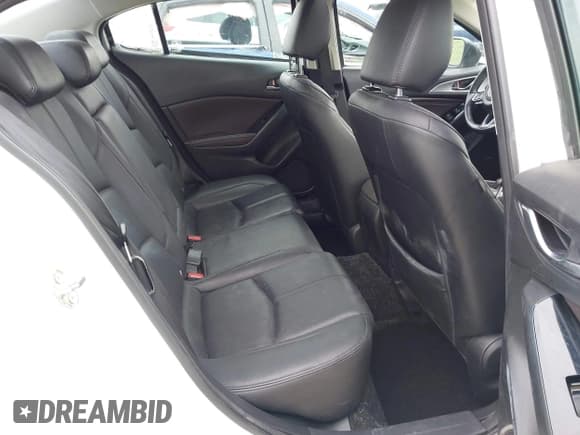 ✅ 2018 Mazda 3 Touring • VIN: 3MZBN1V32JM190611 • Lot: 42032844. Wystawiony na IAAI z przebiegiem 63 493 mil. Bezpłatny archiwum sprzedaży aukcyjnych z USA i szczegółowy raport historii pojazdu na DreamBid. Zdjęcie 8.