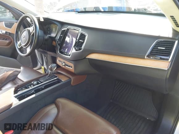✅ 2018 Volvo XC90 Inscription • VIN: YV4A22PL4J1386540 • Lot: 43148246. Listed on IAAI with 116,301 mi. Free auction sales archive from the USA and detailed vehicle history report at DreamBid. Image 5.