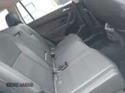 ✅ 2018 Volkswagen Tiguan SEL • VIN: 3VV2B7AX5JM164450 • Lot: 42191718. Wystawiony na IAAI z przebiegiem 68 556 mil. Bezpłatny archiwum sprzedaży aukcyjnych z USA i szczegółowy raport historii pojazdu na DreamBid. Zdjęcie 8.