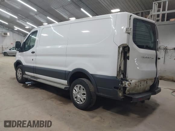 ✅ 2015 Ford Transit Cargo • VIN: 1FTNR1ZM6FKA33704 • Lot: 42652618. Listed on IAAI with 206,033 mi. Free auction sales archive from the USA and detailed vehicle history report at DreamBid. Image 3.