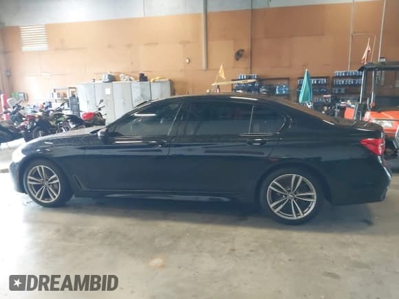 ✅ 2019 BMW 7 Series 750i xDrive • VIN: WBA7F2C51KB239044 • Lot: 42756026. Listed on IAAI with 65,028 mi. Free auction sales archive from the USA and detailed vehicle history report at DreamBid. Image 14.