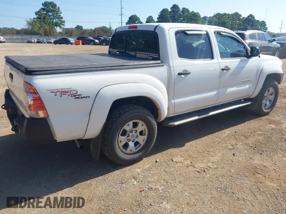 ✅ 2011 Toyota Tacoma PreRunner • VIN: 5TFJU4GN4BX005312 • Lot: 42840848. Listed on IAAI with 155,049 mi. Free auction sales archive from the USA and detailed vehicle history report at DreamBid. Image 4.