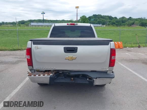 2007 Chevrolet Silverado 1500 1LT with VIN 2GCEK13M071568798, listed as a IAAI auction lot 42287095 with 308,994 mi miles and . Bid and sale history available at DreamBid. Image 16.