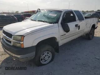 ✅ 2004 Chevrolet Silverado 2500HD LS • VIN: 1GCHK29U24E111947 • Lot: 80466445. Wystawiony na Copart z przebiegiem Nie podano. Bezpłatny archiwum sprzedaży aukcyjnych z USA i szczegółowy raport historii pojazdu na DreamBid. Zdjęcie 1.