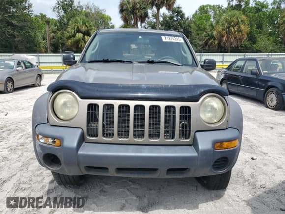 ✅ 2003 Jeep Liberty Sport • VIN: 1J4GK48K83W641043 • Lot: 71274245. Wystawiony na Copart z przebiegiem 92 983 mil. Bezpłatny archiwum sprzedaży aukcyjnych z USA i szczegółowy raport historii pojazdu na DreamBid. Zdjęcie 5.