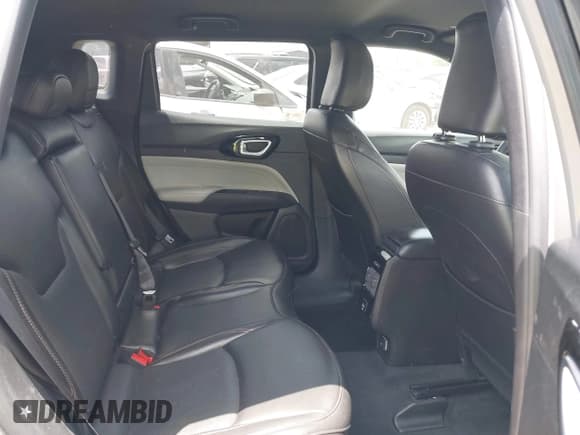 ✅ 2023 Jeep Compass Limited • VIN: 3C4NJDCN4PT523228 • Lot: 42555447. Wystawiony na IAAI z przebiegiem 57 684 mil. Bezpłatny archiwum sprzedaży aukcyjnych z USA i szczegółowy raport historii pojazdu na DreamBid. Zdjęcie 8.