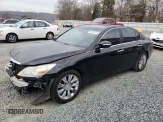 2009 Hyundai Genesis z VIN KMHGC46E59U022643, wystawiony jako Copart lot #44445774 z przebiegiem 204 017 mil mil oraz Szkoda całkowita • Salvage title. Historia ofert i sprzedaży dostępna na DreamBid. Obrazek 1.