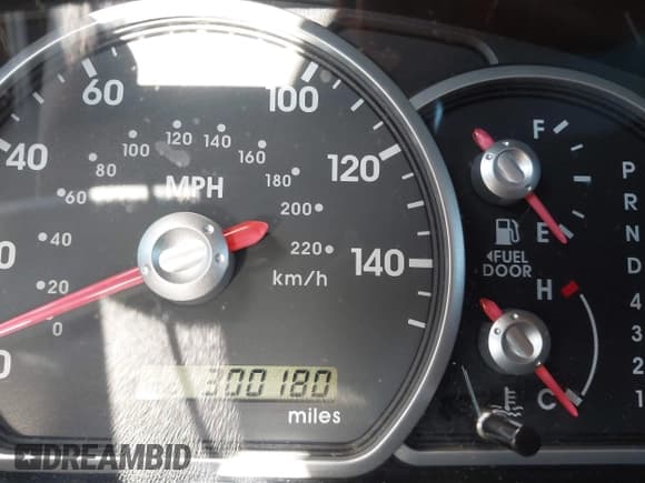 ✅ 2005 Mitsubishi Endeavor LS • VIN: 4A4MM21SX5E071033 • Lot: 43884359. Listed on IAAI with 300,180 mi. Free auction sales archive from the USA and detailed vehicle history report at DreamBid. Image 7.