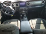 ✅ 2020 Jeep Wrangler Unlimited Sahara • VIN: 1C4HJXEN6LW103874 • Lot: 53326415. Wystawiony na Copart z przebiegiem 37 528 mil. Bezpłatny archiwum sprzedaży aukcyjnych z USA i szczegółowy raport historii pojazdu na DreamBid. Zdjęcie 8.