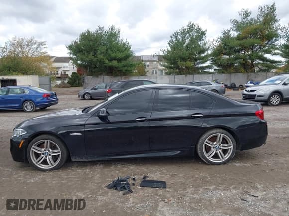 ✅ 2016 BMW 5 Series 550i xDrive • VIN: WBAKP9C5XGD980126 • Lot: 43567631. Wystawiony na IAAI z przebiegiem Nie podano. Bezpłatny archiwum sprzedaży aukcyjnych z USA i szczegółowy raport historii pojazdu na DreamBid. Zdjęcie 14.