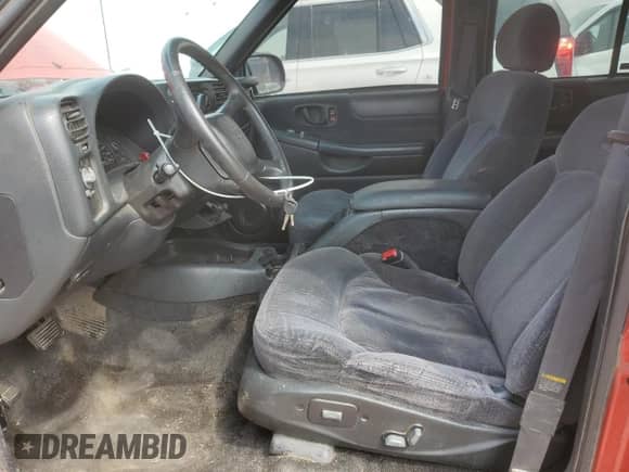 2000 Chevrolet Blazer LT with VIN 1GNDT13W1Y2194639, listed as a Copart auction lot 65911124 with Not provided miles and Clean title. Bid and sale history available at DreamBid. Image 7.