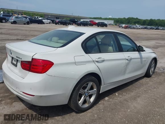 ✅ 2014 BMW 3 Series 328d • VIN: WBA3D3C58EK154684 • Лот: 42586949. Опубликован ранее на IAAI с пробегом 125 351 миль. Бесплатный доступ к архиву аукционных продаж из США и подробный отчёт об истории автомобиля на DreamBid. Изображение 13.