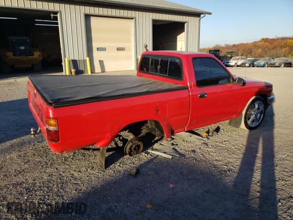 ✅ 1993 Toyota Pickup DLX • VIN: 4TARN81PXPZ154476 • Lot: 79303824. Listed on Copart with 158,581 mi. Free auction sales archive from the USA and detailed vehicle history report at DreamBid. Image 3.