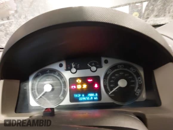 ✅ 2008 Mercury Mariner • VIN: 4M2CU81158KJ14013 • Лот: 41305863. Опубликован ранее на IAAI с пробегом 229 672 миль. Бесплатный доступ к архиву аукционных продаж из США и подробный отчёт об истории автомобиля на DreamBid. Изображение 7.