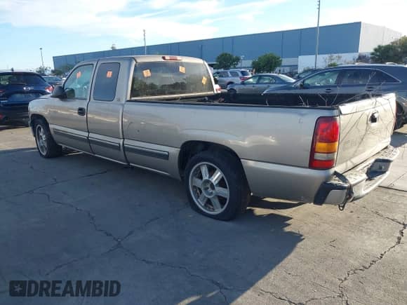 ✅ 1999 Chevrolet Silverado 1500 LT • VIN: 1GCEC19T9XE210125 • Lot: 43629583. Wystawiony na IAAI z przebiegiem Nie podano mil. Skorzystaj z bezpłatnego archiwum sprzedaży aukcyjnych z USA i zobacz szczegółowy raport historii pojazdu na DreamBid. Zdjęcie 3.