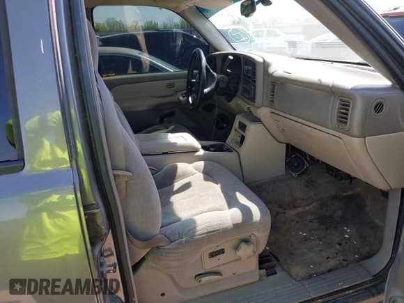 ✅ 2000 Chevrolet Suburban LS • VIN: 3GNEC16T2YG104878 • Лот: 40464441. Опубликован ранее на IAAI с пробегом 233 868 миль. Бесплатный доступ к архиву аукционных продаж из США и подробный отчёт об истории автомобиля на DreamBid. Изображение 5.