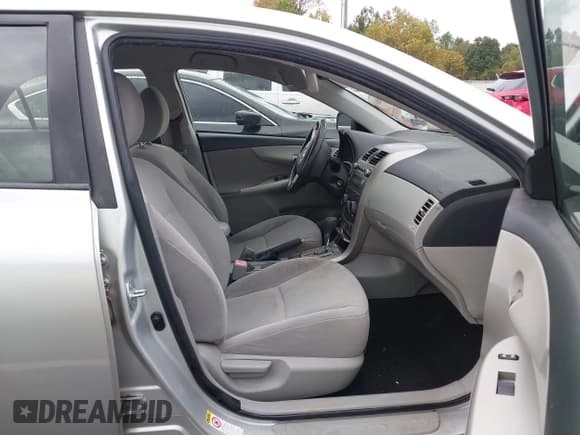 ✅ 2011 Toyota Corolla LE • VIN: JTDBU4EE0B9157082 • Lot: 43552977. Wystawiony na IAAI z przebiegiem 195 347 mil. Bezpłatny archiwum sprzedaży aukcyjnych z USA i szczegółowy raport historii pojazdu na DreamBid. Zdjęcie 5.