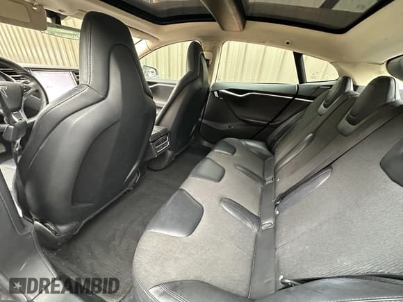 ✅ 2013 Tesla Model S • VIN: 5YJSA1AC6DFP10886 • Лот: 43829619. Опубликован ранее на IAAI с пробегом 224 788 миль. Бесплатный доступ к архиву аукционных продаж из США и подробный отчёт об истории автомобиля на DreamBid. Изображение 5.