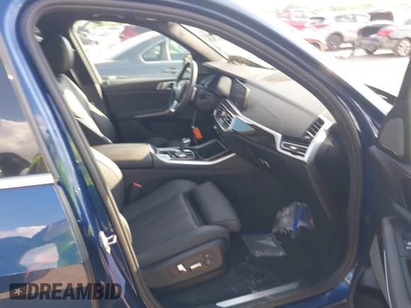 ✅ 2020 BMW X5 sDrive40i • VIN: 5UXCR4C07L9C49693 • Lot: 43263987. Wystawiony na IAAI z przebiegiem 50 000 mil. Bezpłatny archiwum sprzedaży aukcyjnych z USA i szczegółowy raport historii pojazdu na DreamBid. Zdjęcie 5.