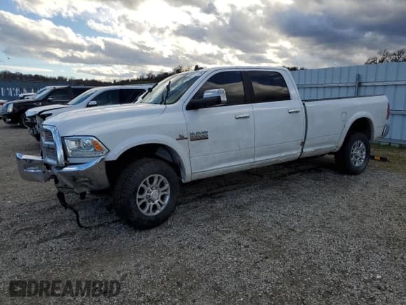 ✅ 2017 Ram 2500 Laramie • VIN: 3C6UR5KL8HG563064 • Lot: 46646305. Wystawiony na Copart z przebiegiem 224 827 mil. Bezpłatny archiwum sprzedaży aukcyjnych z USA i szczegółowy raport historii pojazdu na DreamBid. Zdjęcie 1.