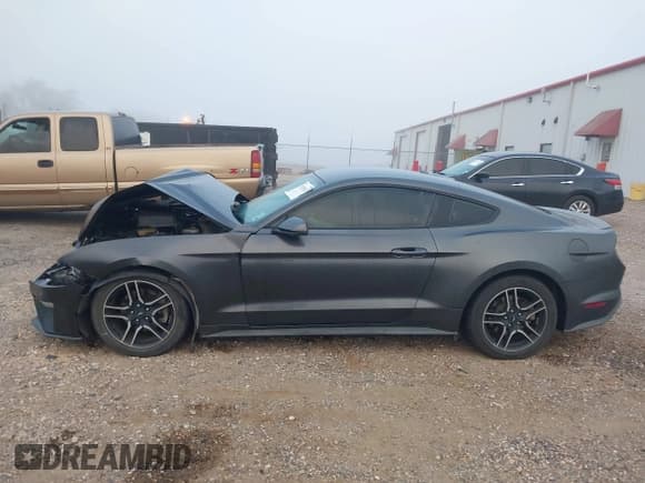 ✅ 2018 Ford Mustang EcoBoost • VIN: 1FA6P8TH6J5137427 • Lot: 43382223. Wystawiony na IAAI z przebiegiem 106 510 mil. Bezpłatny archiwum sprzedaży aukcyjnych z USA i szczegółowy raport historii pojazdu na DreamBid. Zdjęcie 15.