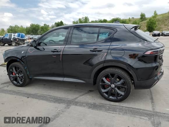 2024 Dodge Hornet R/T z VIN ZACPDFCW9R3A35429, wystawiony jako Copart lot #62019975 z przebiegiem 11 111 mil mil oraz Szkoda całkowita • Salvage title. Historia ofert i sprzedaży dostępna na DreamBid. Obrazek 2.