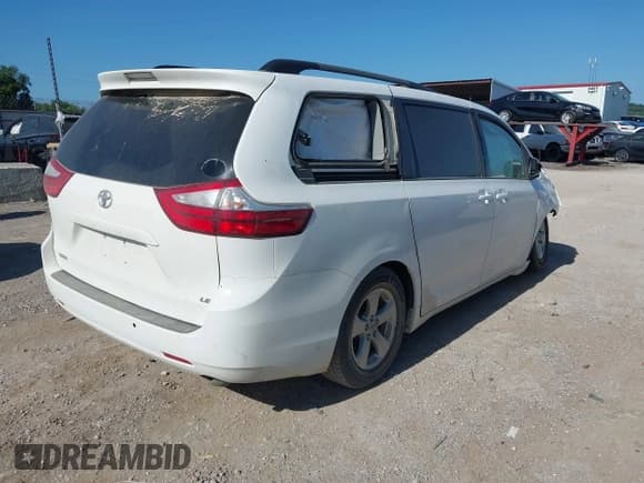 ✅ 2015 Toyota Sienna LE AAS • VIN: 5TDKK3DC3FS672570 • Lot: 42824951. Listed on IAAI with 112,476 mi. Free auction sales archive from the USA and detailed vehicle history report at DreamBid. Image 4.