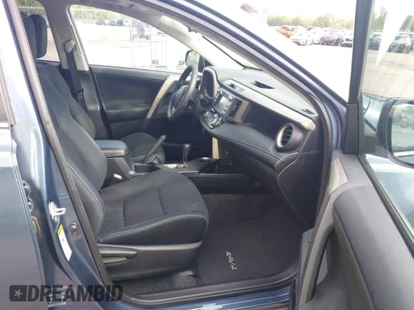 ✅ 2013 Toyota RAV4 XLE • VIN: 2T3WFREV2DW014968 • Lot: 43915808. Listed on IAAI with 147,696 mi. Free auction sales archive from the USA and detailed vehicle history report at DreamBid. Image 5.