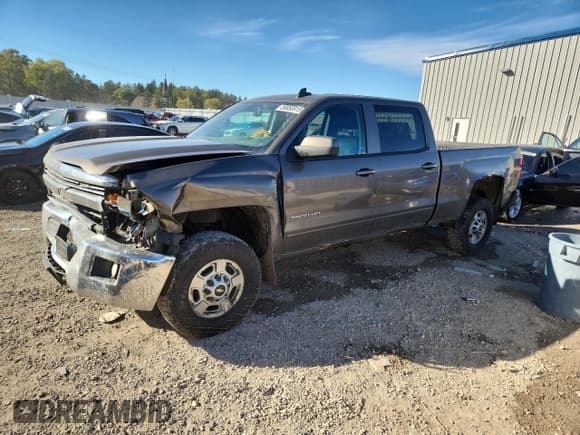 ✅ 2015 Chevrolet Silverado 2500HD LT • VIN: 1GC1KVEG7FF534443 • Лот: 89850915. Опубликован ранее на Copart с пробегом 267 610 миль. Бесплатный доступ к архиву аукционных продаж из США и подробный отчёт об истории автомобиля на DreamBid. Изображение 1.