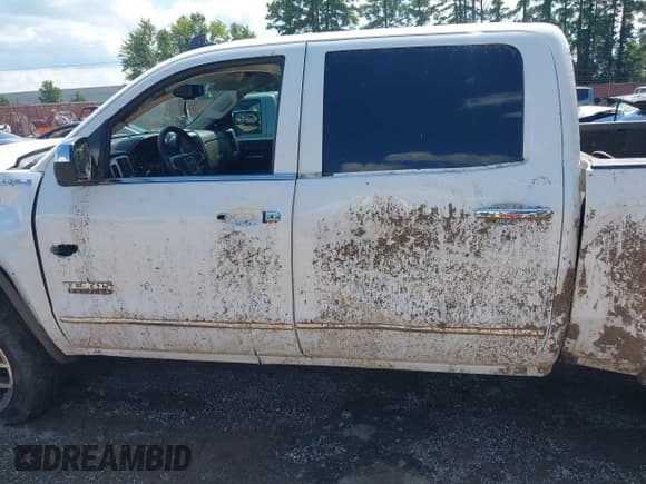 ✅ 2016 GMC Sierra 1500 SLT • VIN: 3GTU2NEC3GG323184 • Lot: 43138901. Listed on IAAI with 122,488 mi. Free auction sales archive from the USA and detailed vehicle history report at DreamBid. Image 19.