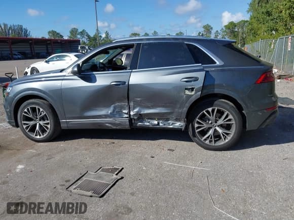 ✅ 2021 Audi Q8 Premium Plus • VIN: WA1EVAF15MD035056 • Lot: 41534412. Wystawiony na IAAI z przebiegiem 65 579 mil. Bezpłatny archiwum sprzedaży aukcyjnych z USA i szczegółowy raport historii pojazdu na DreamBid. Zdjęcie 15.