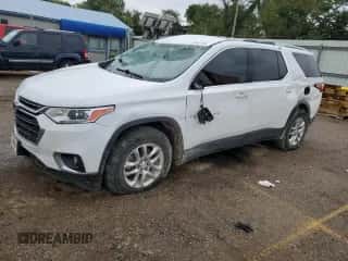 2018 Chevrolet Traverse LT Cloth z VIN 1GNERGKW5JJ261679, wystawiony jako Copart lot #70057405 z przebiegiem 70 043 mil mil oraz Szkoda całkowita • Salvage title. Historia ofert i sprzedaży dostępna na DreamBid. Obrazek 1.