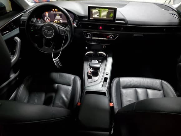 ✅ 2018 Audi A4 Premium Plus • VIN: WAUENAF44JA036886 • Lot: 91765105. Wystawiony na Copart z przebiegiem 55 307 mil. Bezpłatny archiwum sprzedaży aukcyjnych z USA i szczegółowy raport historii pojazdu na DreamBid. Zdjęcie 8.