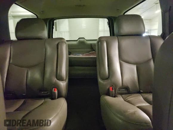 ✅ 2006 Chevrolet Suburban LS • VIN: 3GNGK26GX6G124877 • Лот: 47192555. Опубликован ранее на Copart с пробегом 204 578 миль. Бесплатный доступ к архиву аукционных продаж из США и подробный отчёт об истории автомобиля на DreamBid. Изображение 10.