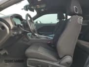 ✅ 2020 Dodge Challenger SXT • VIN: 2C3CDZAGXLH106025 • Lot: 67526174. Wystawiony na Copart z przebiegiem 66 406 mil. Bezpłatny archiwum sprzedaży aukcyjnych z USA i szczegółowy raport historii pojazdu na DreamBid. Zdjęcie 7.