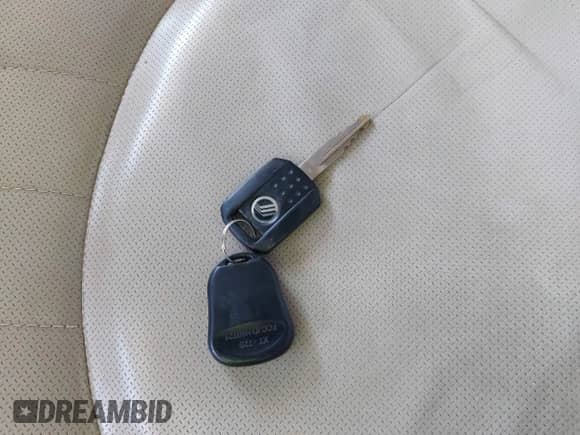 2006 Mercury Mariner Luxury z VIN 4M2YU56186KJ03260, wystawiony jako IAAI lot #42010188 z przebiegiem 103 673 mil mil oraz . Historia ofert i sprzedaży dostępna na DreamBid. Obrazek 11.