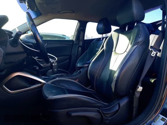 ✅ 2015 Hyundai Veloster Turbo • VIN: KMHTC6AE0FU221452 • Lot: 79774384. Wystawiony na Copart z przebiegiem 102 321 mil. Bezpłatny archiwum sprzedaży aukcyjnych z USA i szczegółowy raport historii pojazdu na DreamBid. Zdjęcie 7.