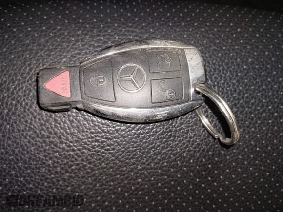 ✅ 2017 Mercedes-Benz C 300 • VIN: 55SWF4KB8HU180340 • Lot: 41613092. Wystawiony na IAAI z przebiegiem 82 818 mil. Bezpłatny archiwum sprzedaży aukcyjnych z USA i szczegółowy raport historii pojazdu na DreamBid. Zdjęcie 11.