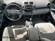 ✅ 2010 Toyota RAV4 • VIN: 2T3ZK4DV0AW008269 • Лот: 64828565. Опубликован ранее на Copart с пробегом 50 096 миль. Бесплатный доступ к архиву аукционных продаж из США и подробный отчёт об истории автомобиля на DreamBid. Изображение 8.