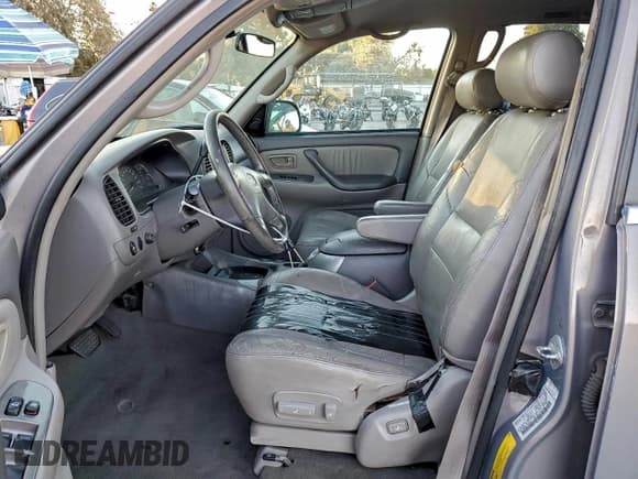 ✅ 2001 Toyota Sequoia Limited • VIN: 5TDZT38A71S014392 • Lot: 96194695. Listed on Copart with 168,396 mi. Free auction sales archive from the USA and detailed vehicle history report at DreamBid. Image 7.