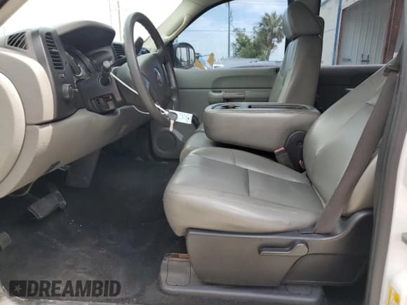 ✅ 2008 Chevrolet Silverado 2500HD 1LT • VIN: 1GCHC23678F194900 • Lot: 65192205. Wystawiony na Copart z przebiegiem 53 049 mil. Bezpłatny archiwum sprzedaży aukcyjnych z USA i szczegółowy raport historii pojazdu na DreamBid. Zdjęcie 7.