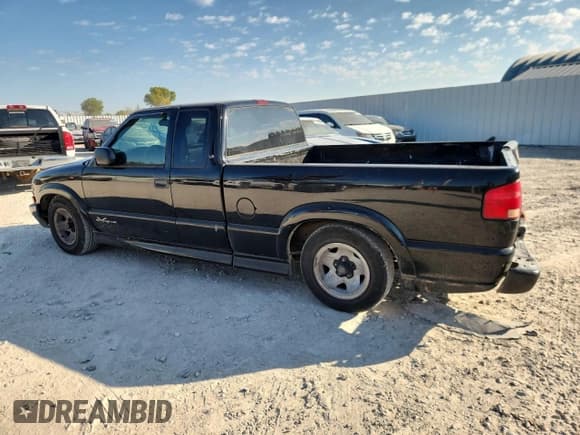 ✅ 2000 Chevrolet S-10 LS • VIN: 1GCCS19W3Y8273113 • Lot: 85884585. Listed on Copart with 208,986 mi. Free auction sales archive from the USA and detailed vehicle history report at DreamBid. Image 2.