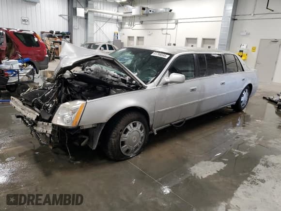 ✅ 2010 Cadillac DTS Professional Limousine • VIN: 1GEUK9CY4AU550160 • Lot: 41799595. Wystawiony na Copart z przebiegiem 86 252 mil. Bezpłatny archiwum sprzedaży aukcyjnych z USA i szczegółowy raport historii pojazdu na DreamBid. Zdjęcie 1.