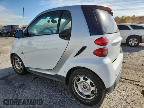 ✅ 2013 Smart fortwo Pure • VIN: WMEEJ3BA6DK623631 • Лот: 90112595. Опубликован ранее на Copart с пробегом 111 563 миль. Бесплатный доступ к архиву аукционных продаж из США и подробный отчёт об истории автомобиля на DreamBid. Изображение 2.