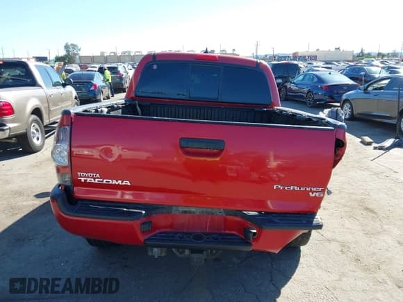 ✅ 2014 Toyota Tacoma PreRunner • VIN: 3TMJU4GN7EM162861 • Lot: 43460713. Wystawiony na IAAI z przebiegiem 110 401 mil. Bezpłatny archiwum sprzedaży aukcyjnych z USA i szczegółowy raport historii pojazdu na DreamBid. Zdjęcie 16.