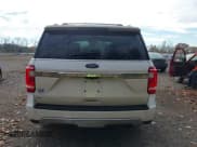 ✅ 2018 Ford Expedition XLT • VIN: 1FMJU1JT2JEA63074 • Lot: 43586618. Wystawiony na IAAI z przebiegiem 145 159 mil. Bezpłatny archiwum sprzedaży aukcyjnych z USA i szczegółowy raport historii pojazdu na DreamBid. Zdjęcie 17.